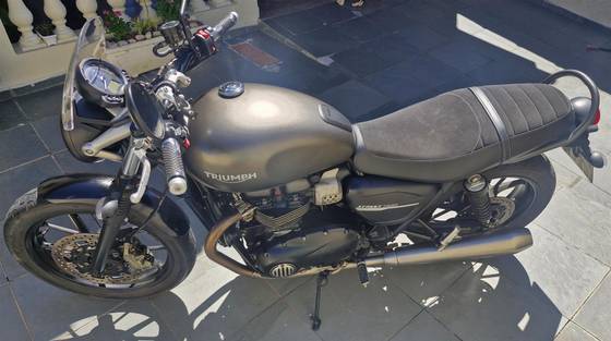 TRIUMPH STREET TWIN 